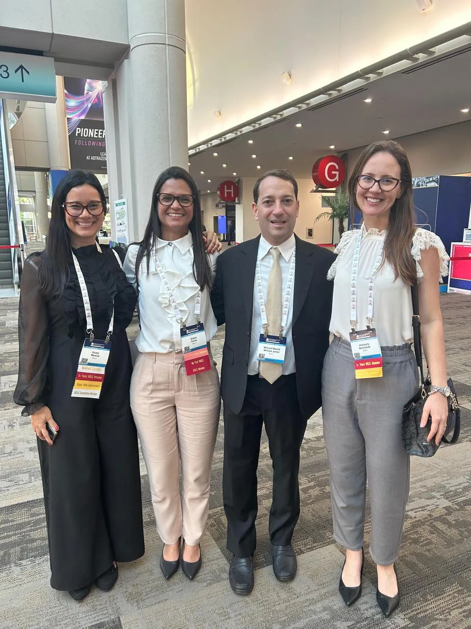 Gisele Fraga, Gisele Farias, Dr. William Nassib William Junior e Dra. Imanuely Borchardt no centro de convenções da WCLC 2024, em San Diego